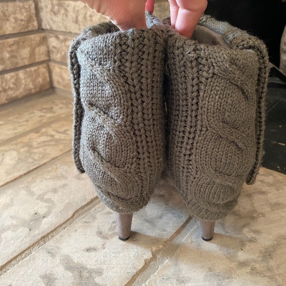GUESS sweater booties - Picture 7 of 8